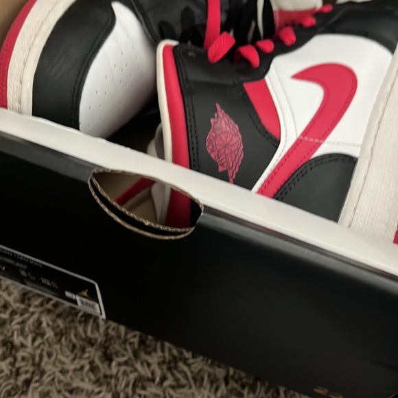 Jordan 1 Mid Very Berry - Picture 4 of 4